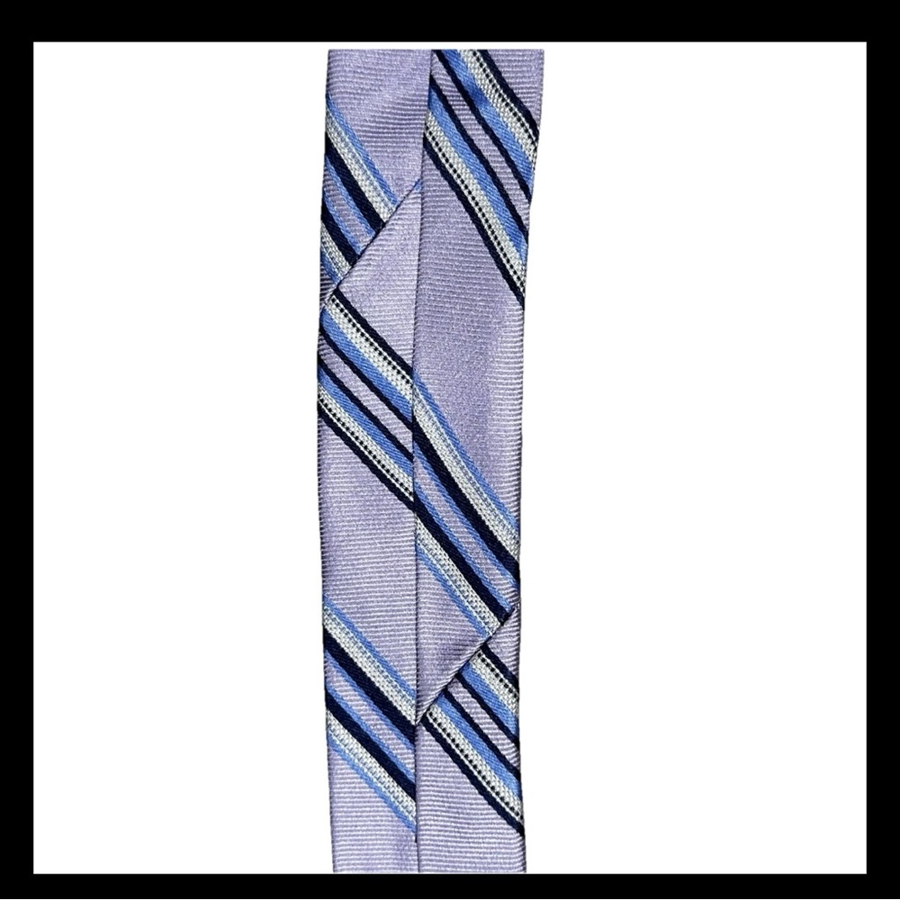 Bloomingdale's Men's Silk Neck Tie Lavender Blue Striped Designer NWT - Picture 4 of 5